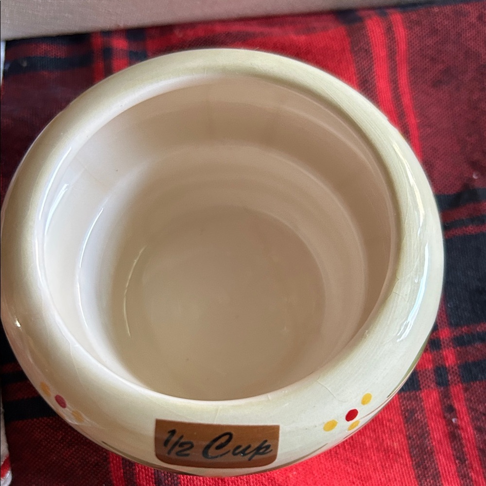 Temptations Green and Cream Measuring Cups - Picture 9 of 15
